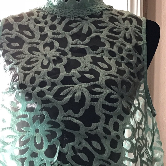 Sea foam green and off white floral lace tank top - Picture 6 of 6